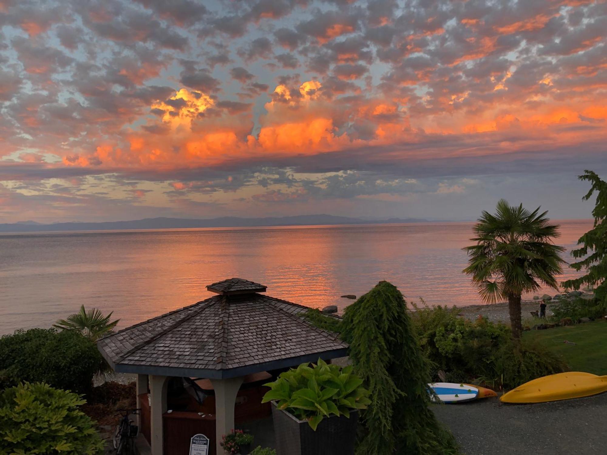 Qualicum Breeze Beach Resort Bowser Extérieur photo