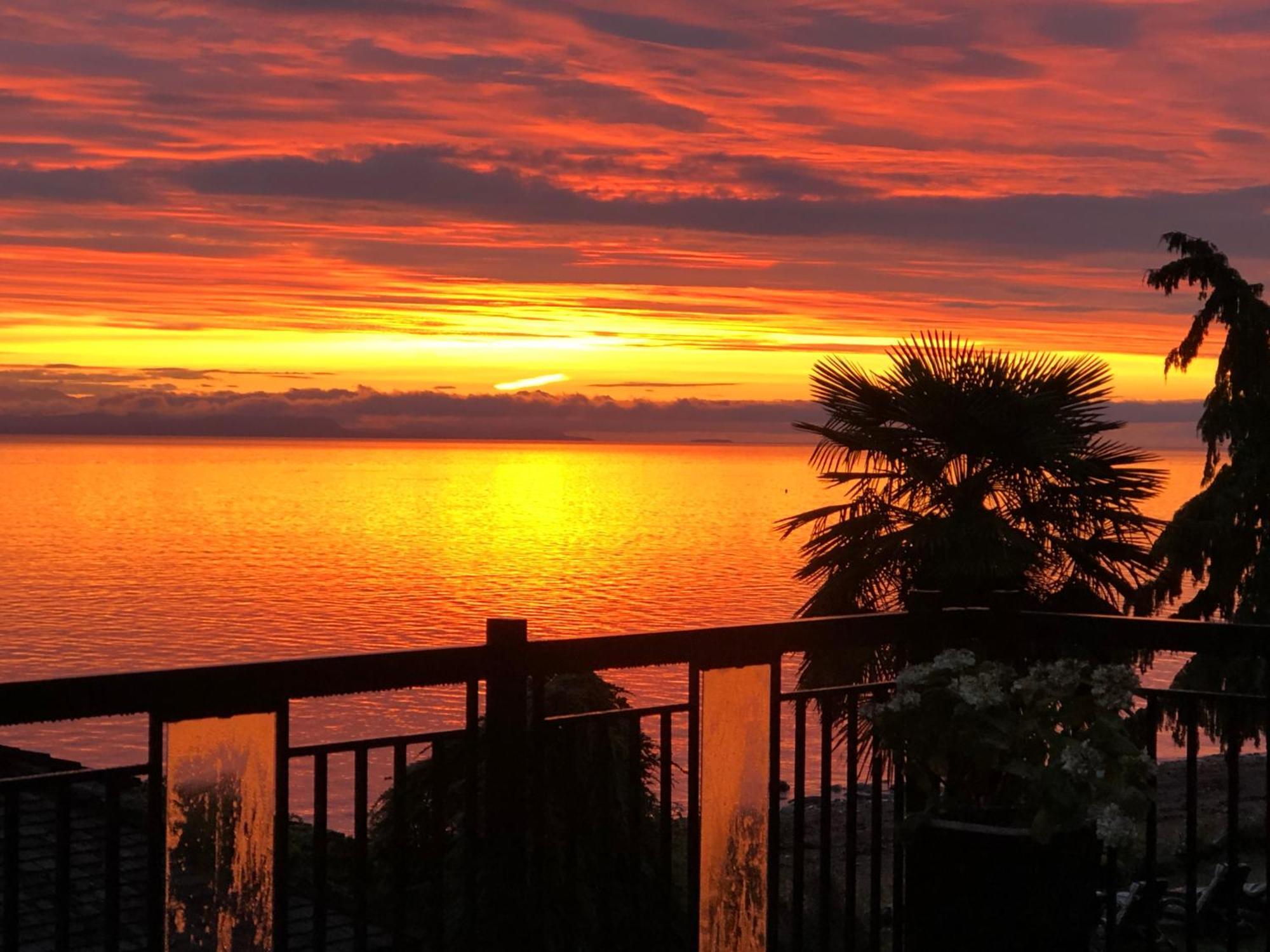 Qualicum Breeze Beach Resort Bowser Extérieur photo